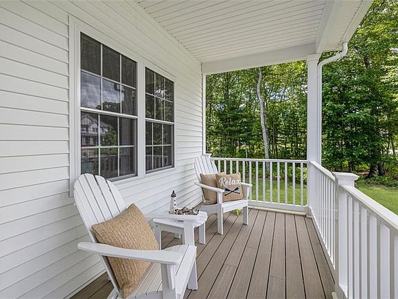 5th image of 12 Camden Ct