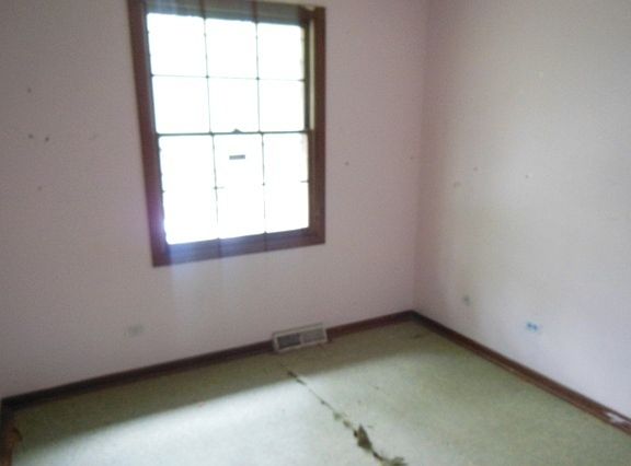 5th image of 21609 Jeffrey Ave