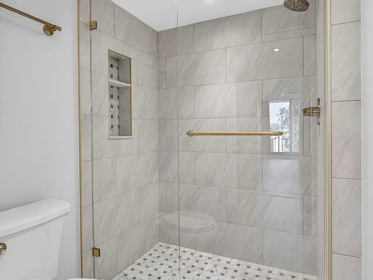 136 Lakeshore Dr — Photo 29