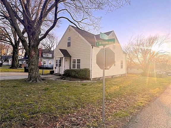 2nd image of 1400 S Willow Ave