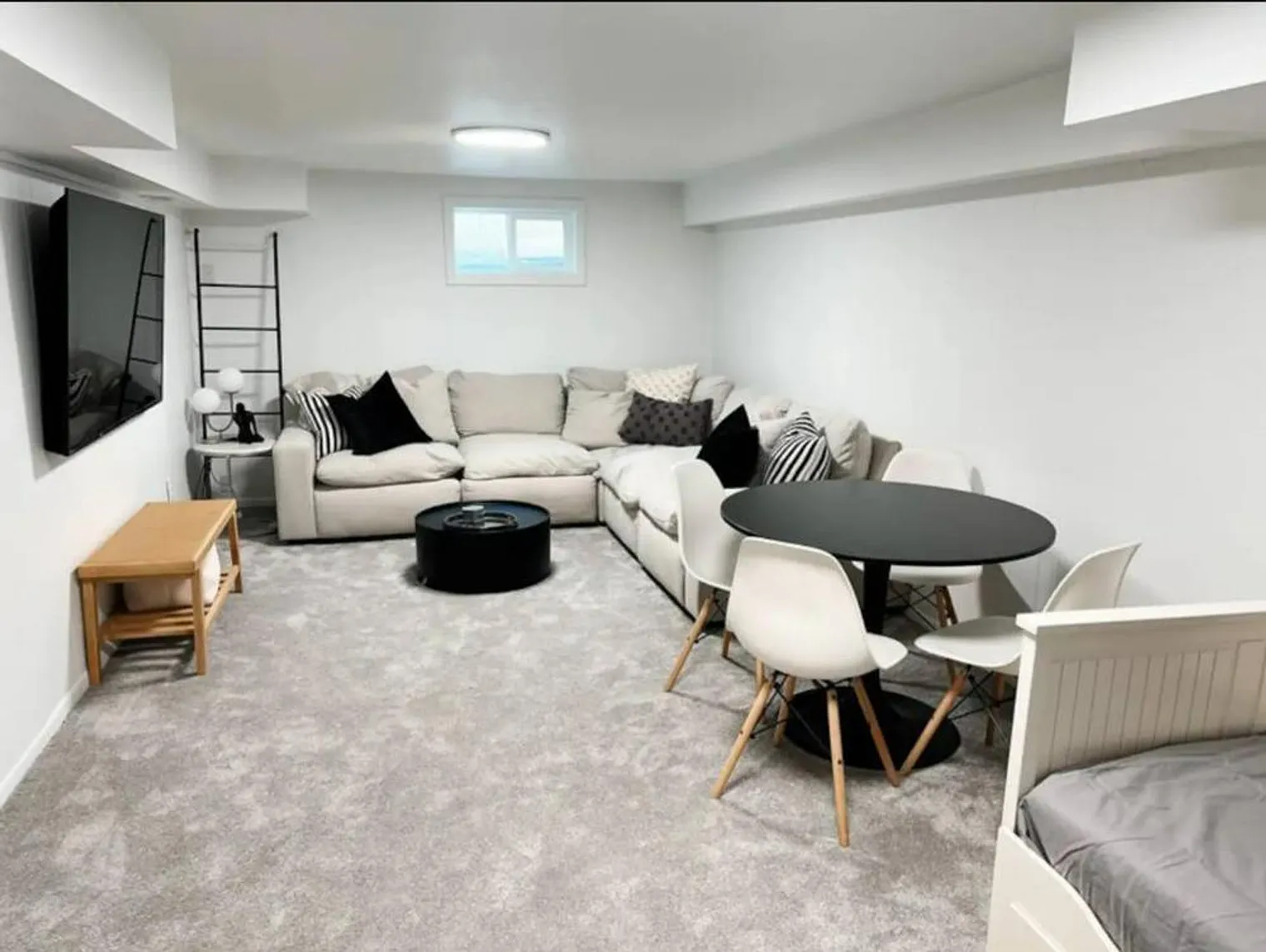 3 bed, 2.0 bath, 1506 sqft, $3,342 — Photo 2