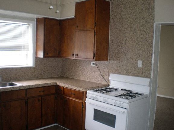 4th image of 324 S 17th St