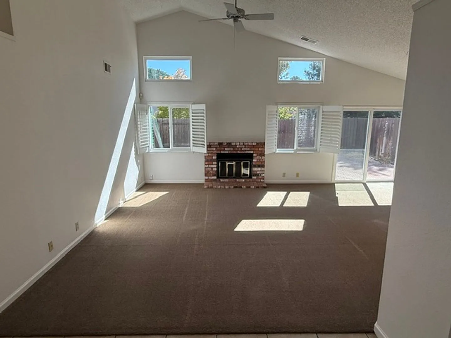 Beautiful 3-Bedroom Benicia Home — Photo 2