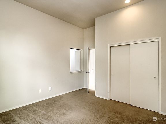4th image of 10905 NE 41st Drive
