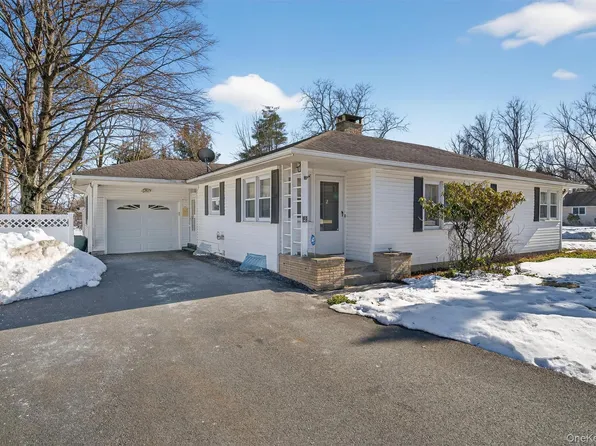 2 Thomas Jefferson Place, Middletown, NY 10940