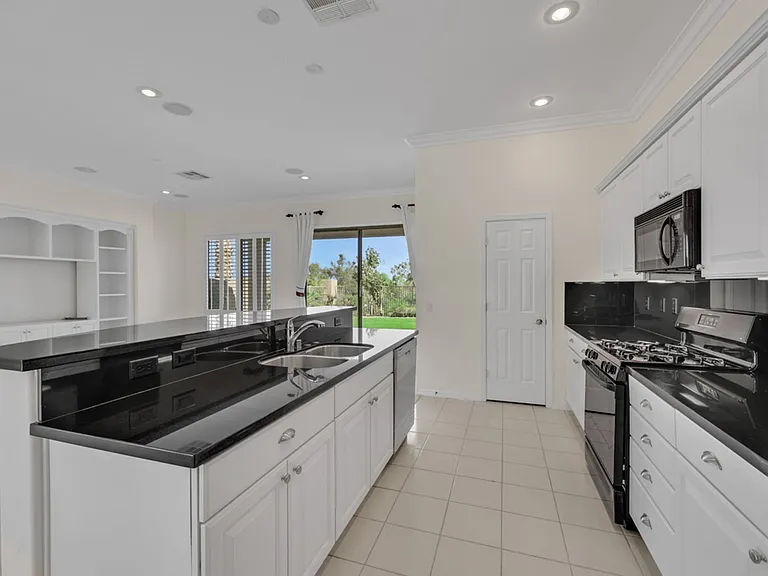 14 Hunt Valley Trl — Photo 2