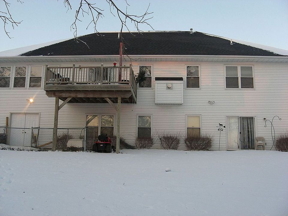 back of house/ 2 walkouts