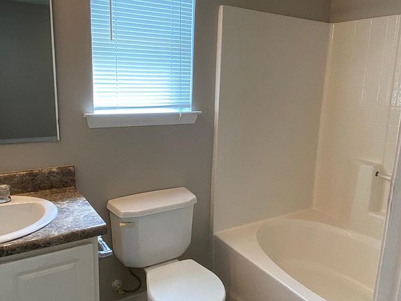 4th image of 1002 Antigua Cir