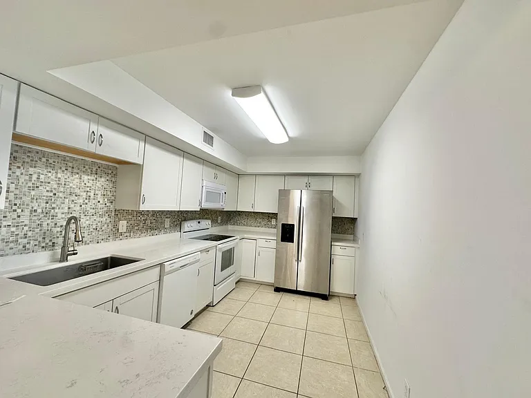 3170 Leewood Ter #L210 — Photo 6