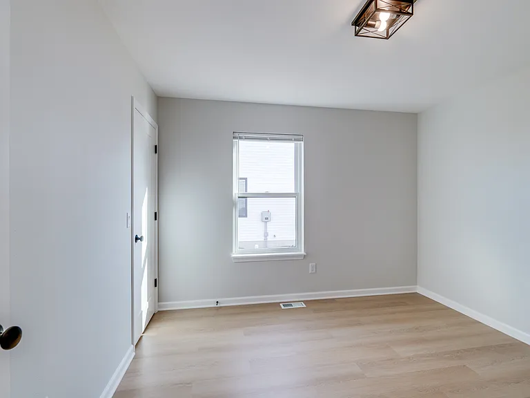 8028 Memorial Hwy — Photo 10