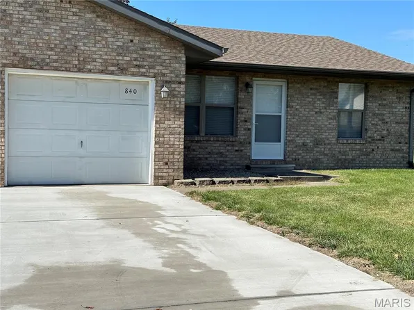 840 Southgate Dr, Freeburg, IL 62243