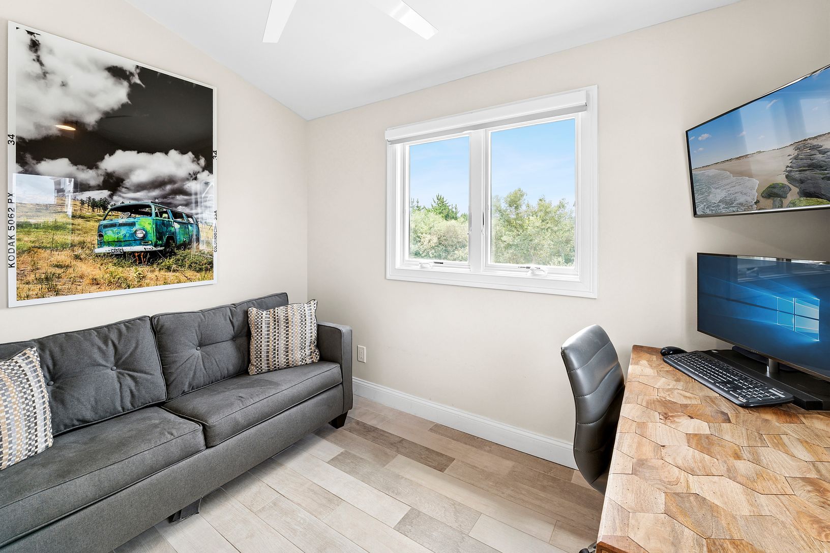 Bonus room fits Queen sized bed / sleeper couch.