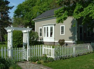 29 Annawamscutt Rd, Barrington, RI 02806