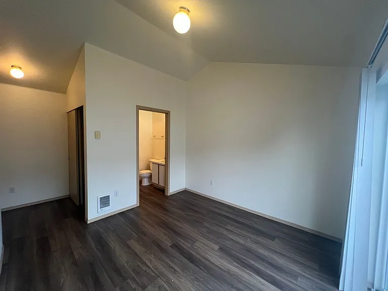 1501 H St #201 — Photo 8