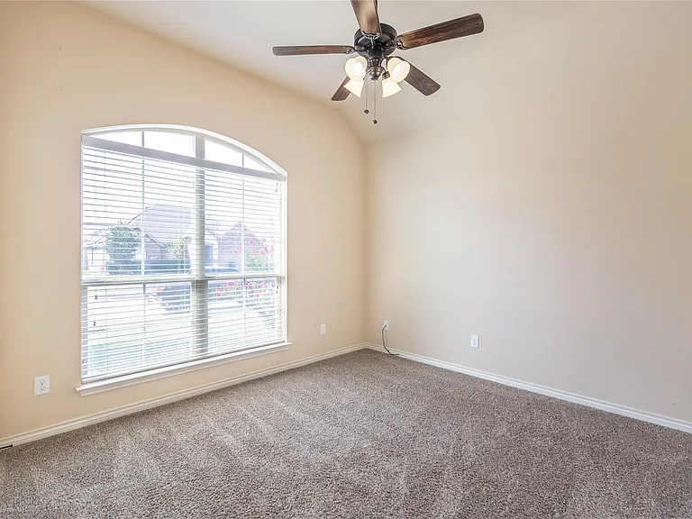 637 Peach Ln — Photo 19