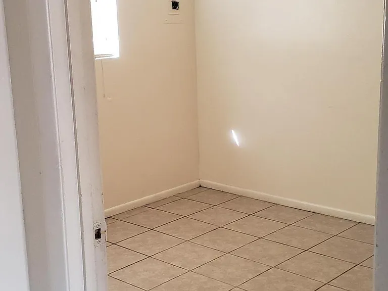 3604 Lafayette Dr NE — Photo 11