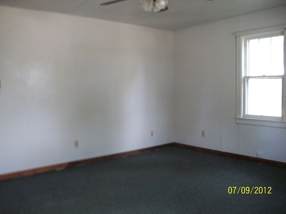 2nd image of 2310 Fowler St