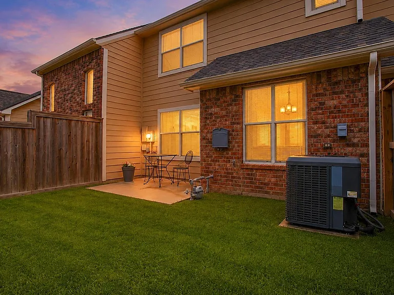 1618 Grable Cove Ln — Photo 2