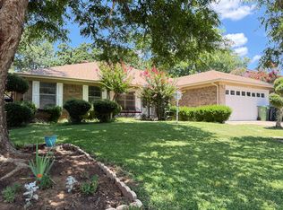 1915 Longmeadow Dr, Arlington, TX 76015