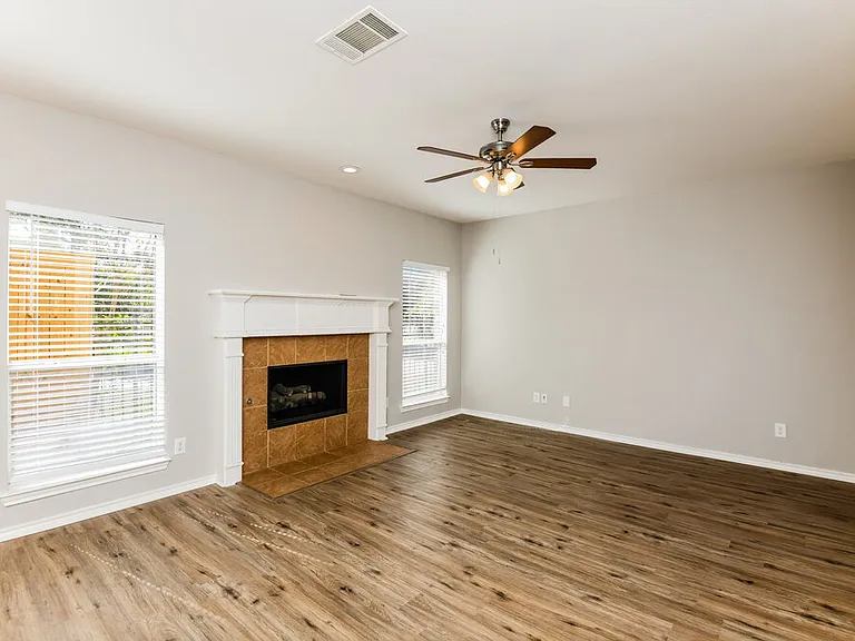 6910 Shore Breeze Ct — Photo 6