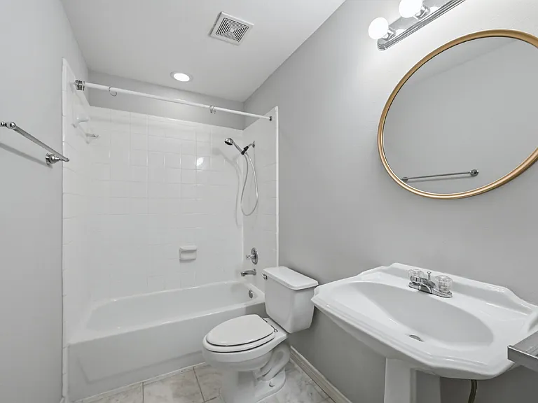 2913 Crawford St #B — Photo 7