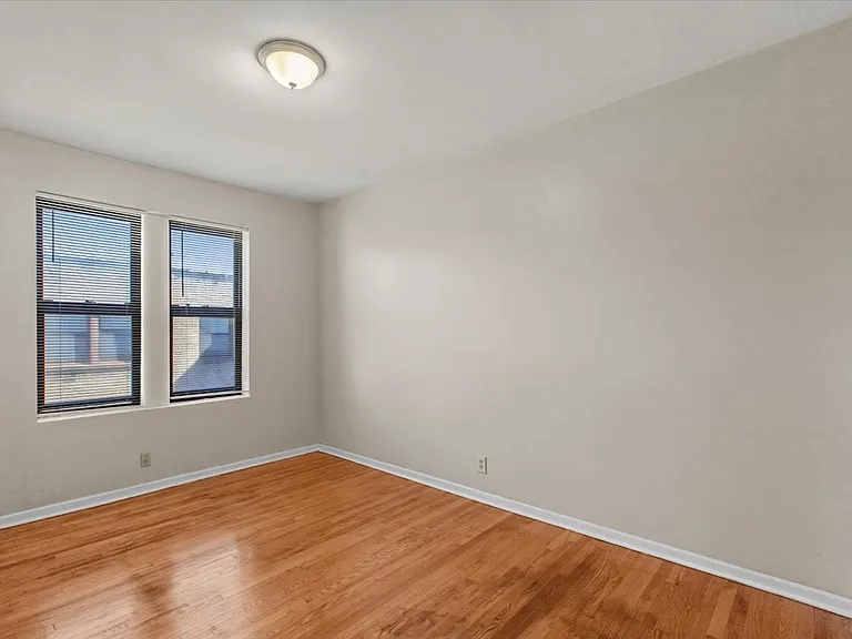 1934 E 74th St #302 — Photo 2