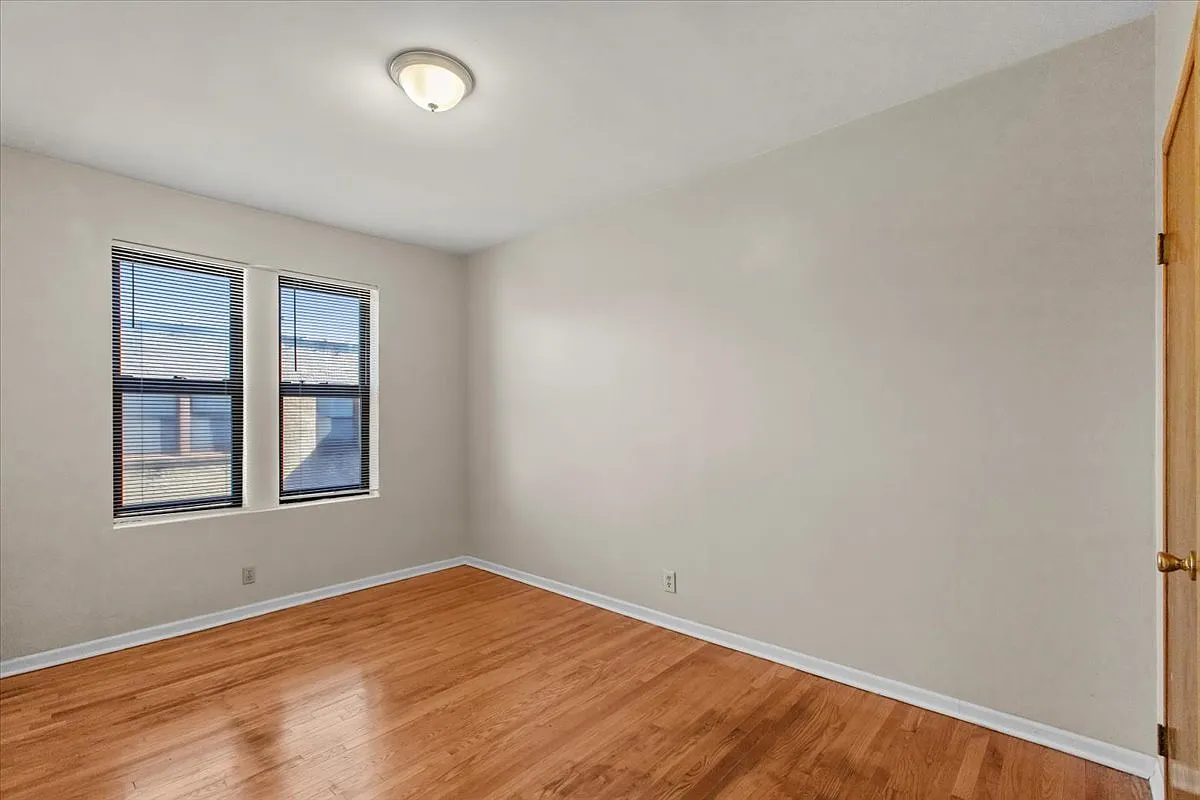 Building Photo - 1934 E 74th St #302