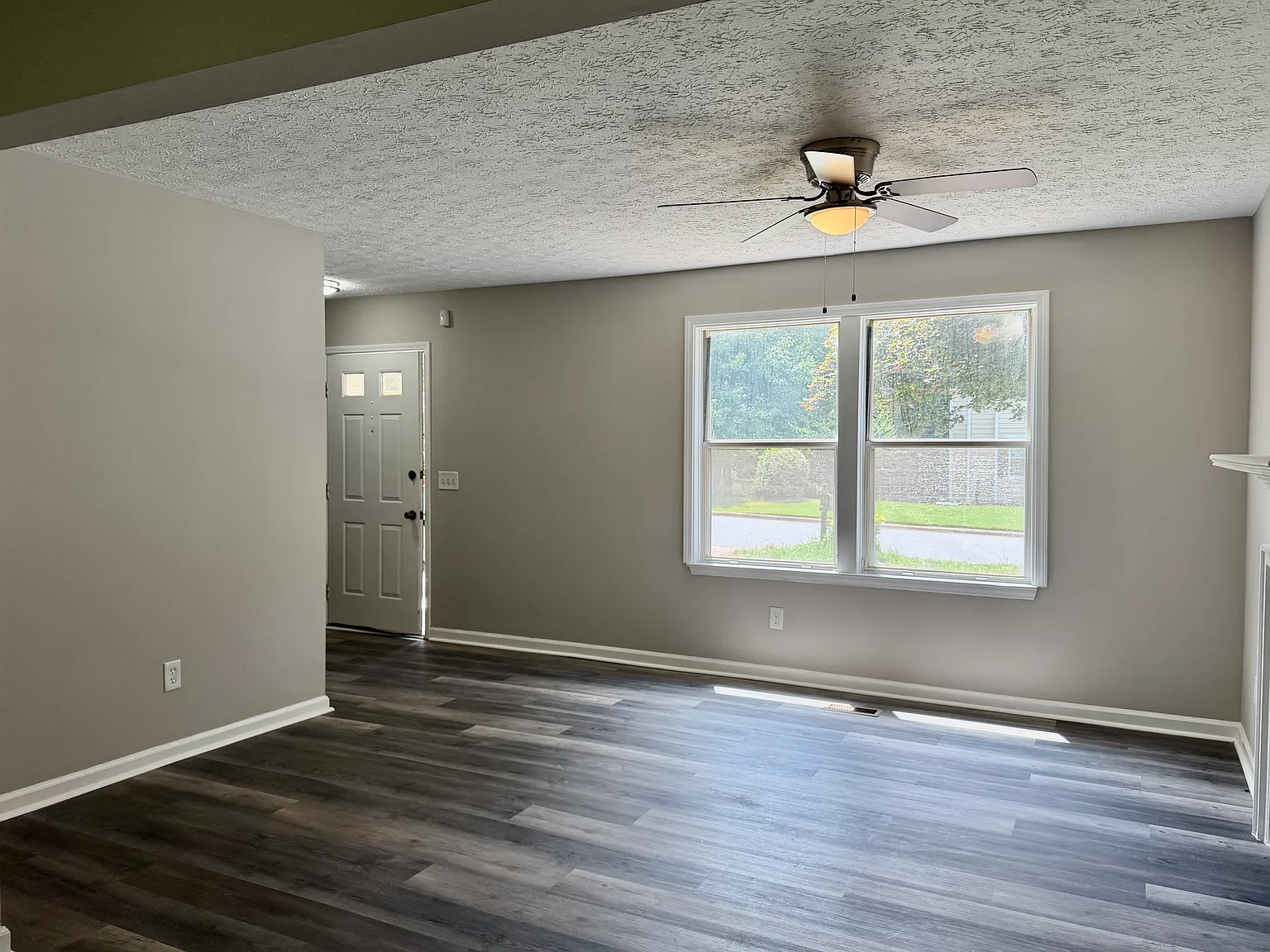 3 bed, 2.5 bath, 1396 sqft, $2,490 — Photo 4