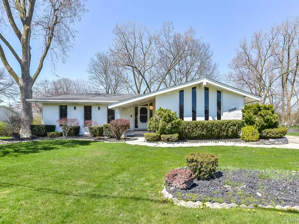 22663 Penton Rise Ct, Novi, MI 48375