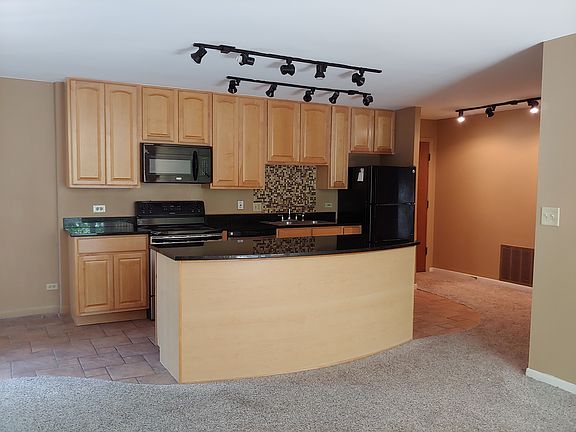 3rd image of 5800 Oakwood Dr Unit 4A