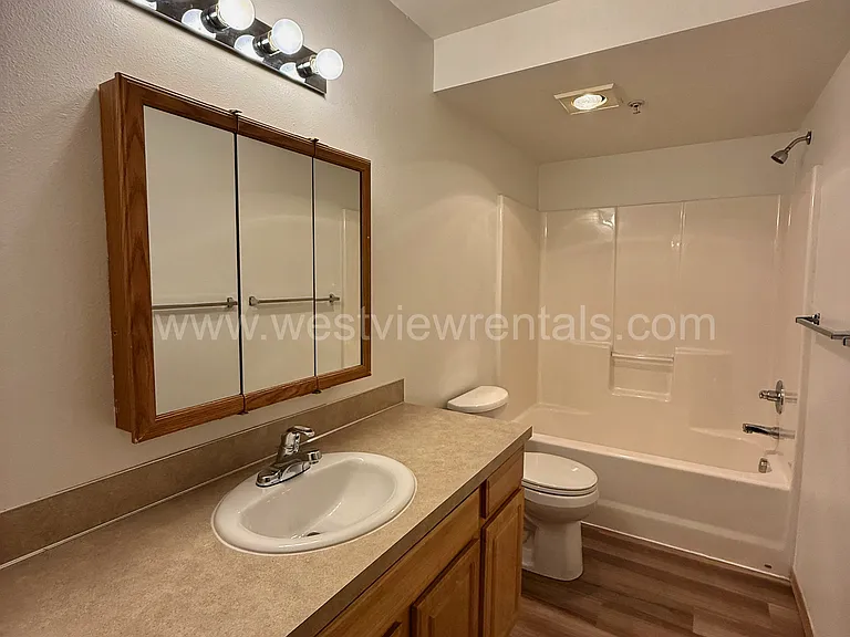 524 32nd St #404 — Photo 17