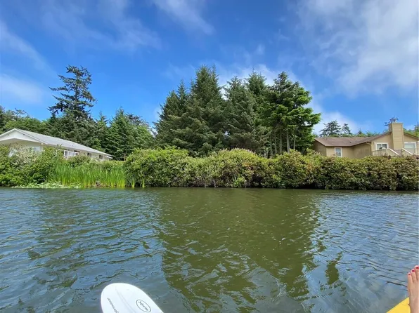 135 Duck Lake Drive NE, Ocean Shores, WA 98569