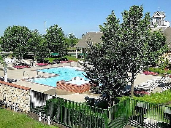 2nd image of 270 Brandywine Dr #2B-2Ba-1102Sqft