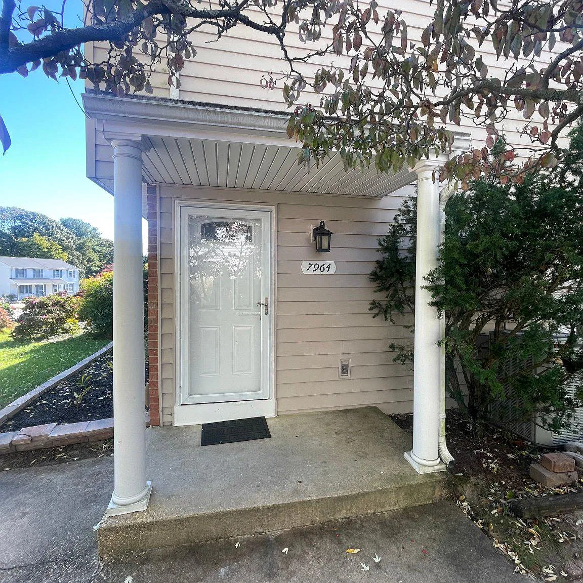 3 bed, 1.5 bath, 1200 sqft, $2,575 — Photo 2
