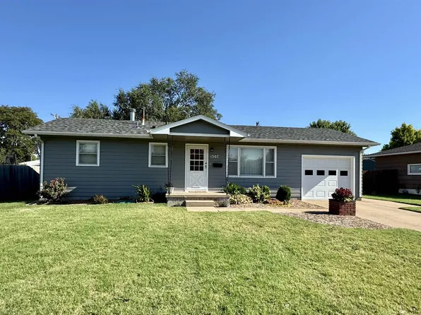 1307 Indian Rock Ln, Salina, KS 67401