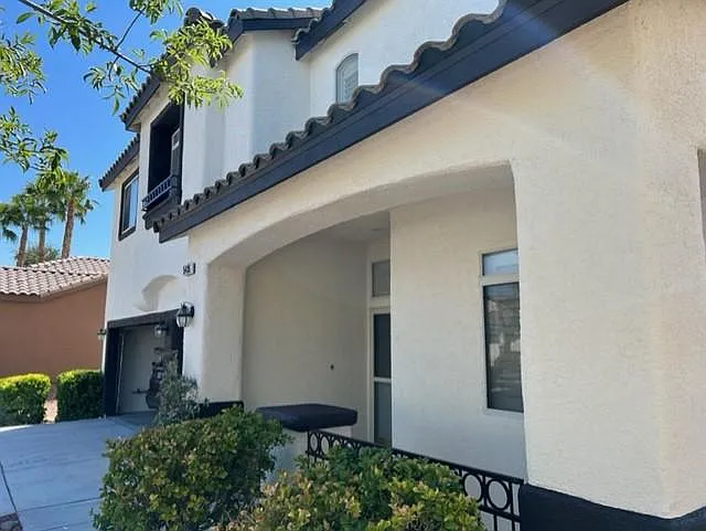 3 bed, 2441 sqft, $2,495 — Photo 3