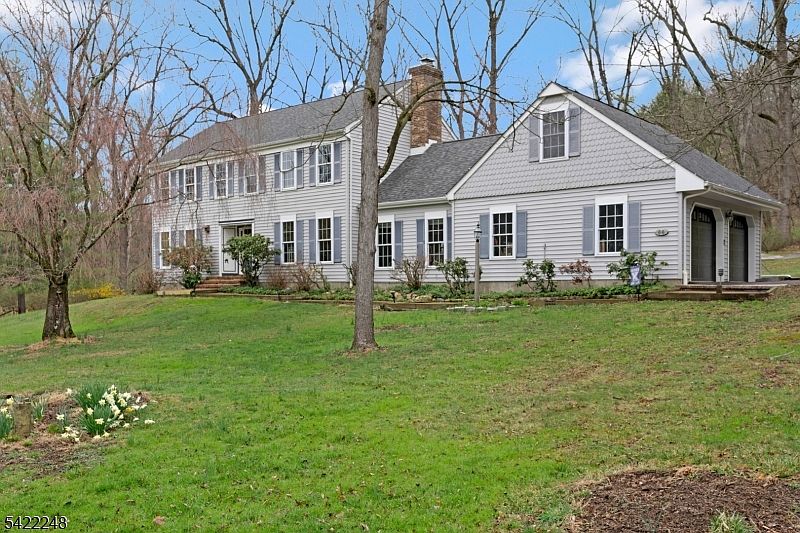 1st image of 66 Grayrock Rd
