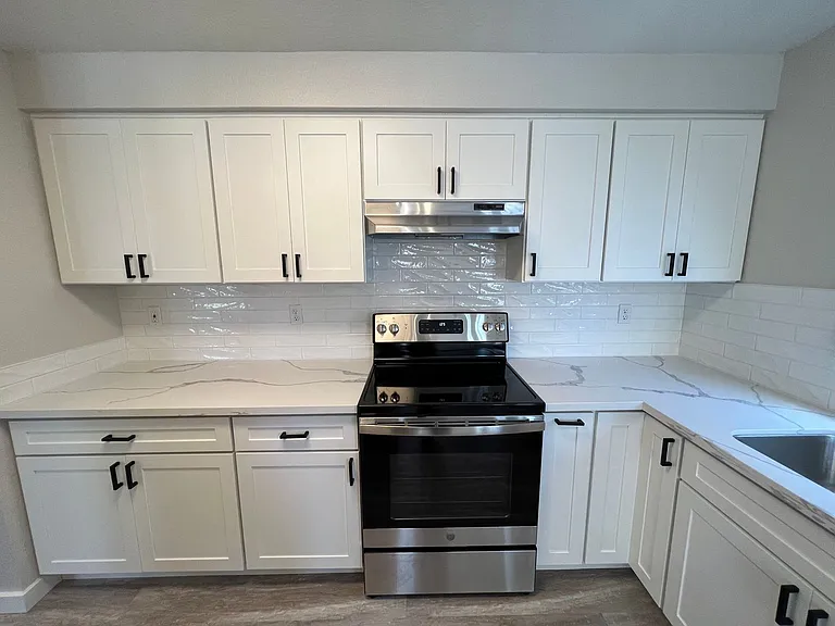 3109 NE 11th Pl — Photo 3