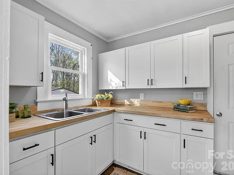 713 Prospect St NW — Photo 5