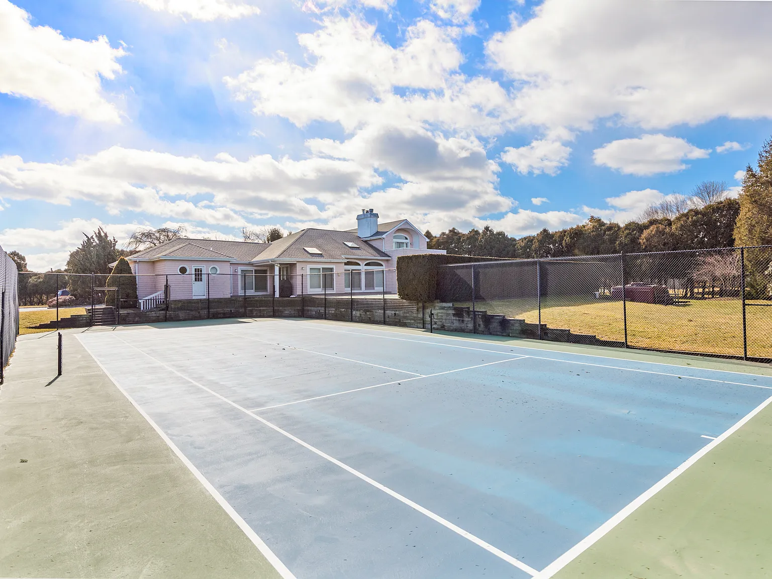A Beach Lovers Paradise: SOH in Water Mill w Tennis — Photo 4