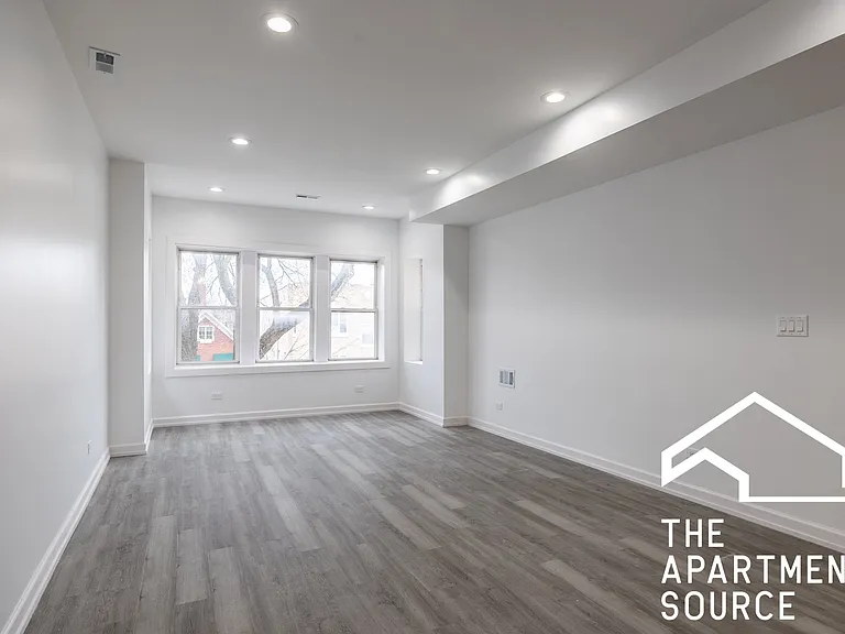 1014 N Hamlin Ave #2 — Photo 5