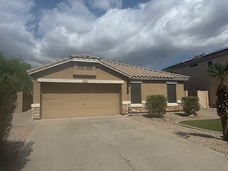 2058 S Voyager Dr — Photo 2