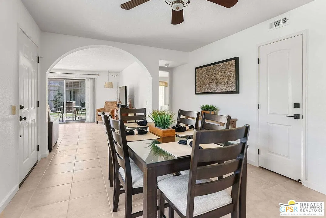 2 bed, 2.0 bath, 1175 sqft, $3,900 — Photo 4