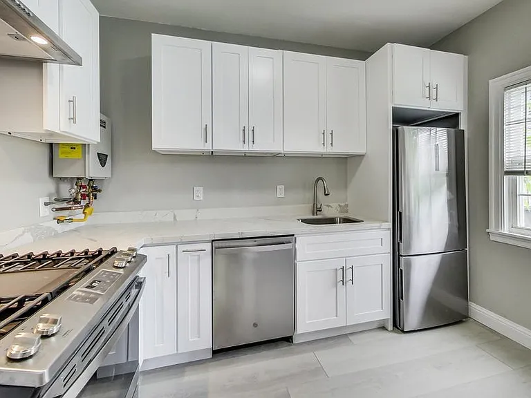 1824 Linden St #8 — Photo 3