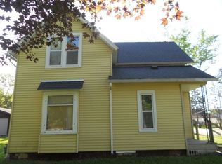 304 N Cleveland St, Poynette, WI 53955