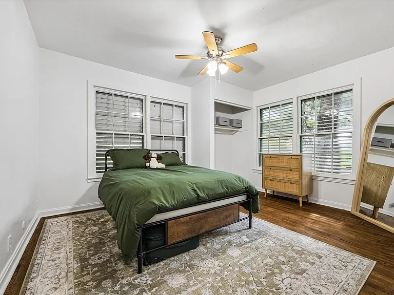 2423 Meadow Ln — Photo 10