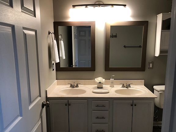 Master bath, double sinks