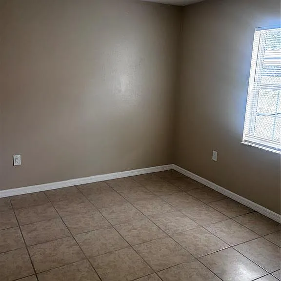 5529 La Salle Ct — Photo 3