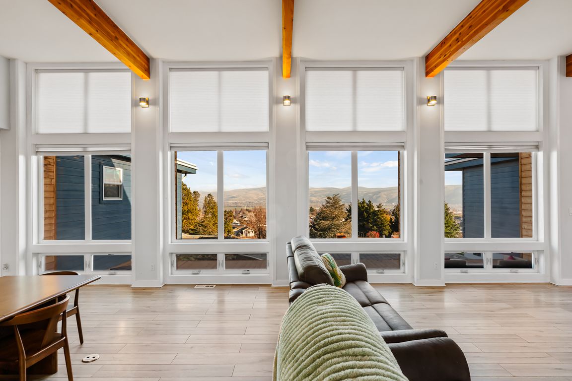 next background image