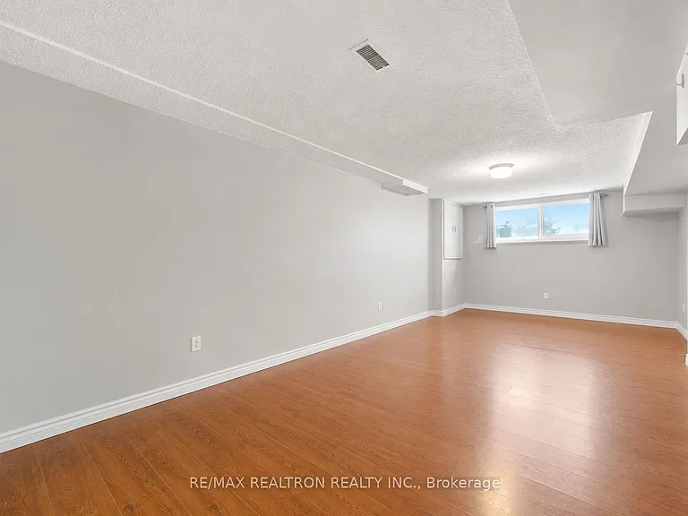 414 The Queensway Rd S — Photo 4